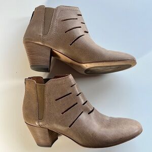 Aquatalia by Marvin K Freida Cutout Ankle Bootie Made in Italy Size 8 WORN ONCE!
